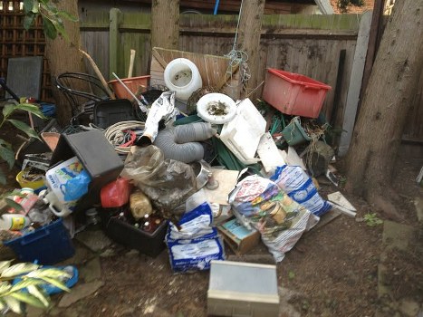 Step-by-step house clearance process with sorting and categorizing